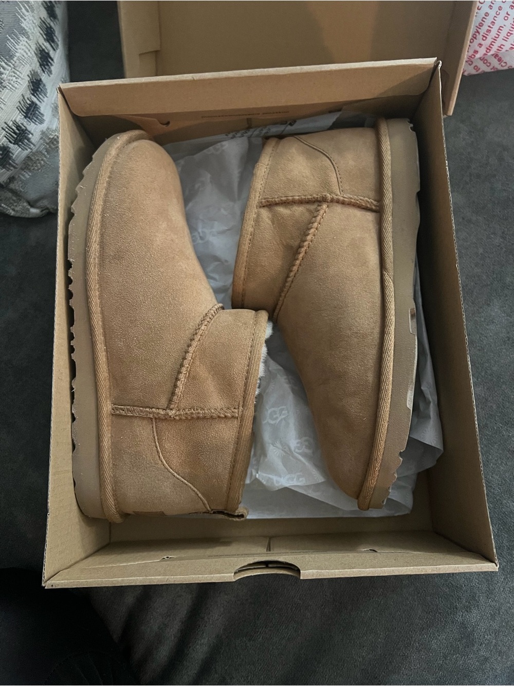 UGG Big Kids Short Suede Boots - Chestnut/Tan